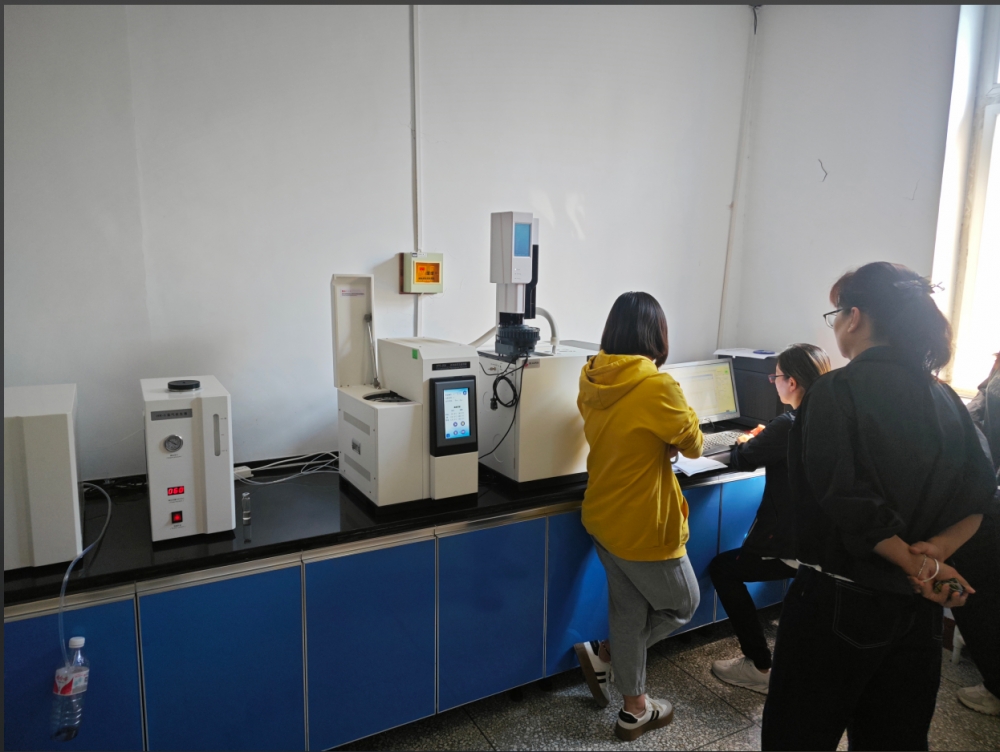 奧普斯氣相色譜儀走進(jìn)某企業(yè)實(shí)驗(yàn)室，助力企業(yè)檢測(cè)工作